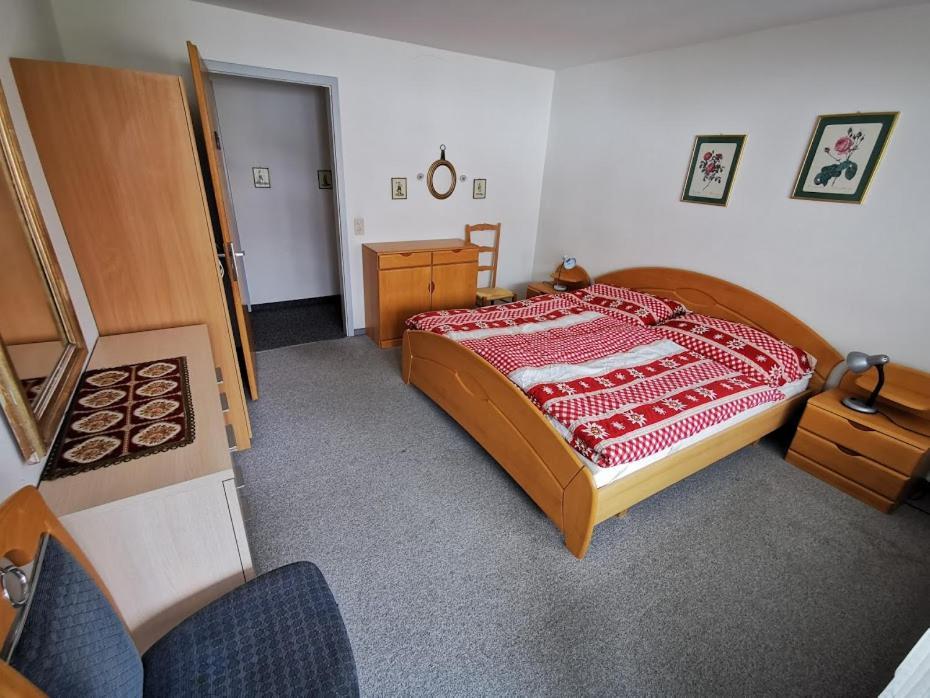 Apartments Haus Quelle ลอยเคอร์บัด ภายนอก รูปภาพ